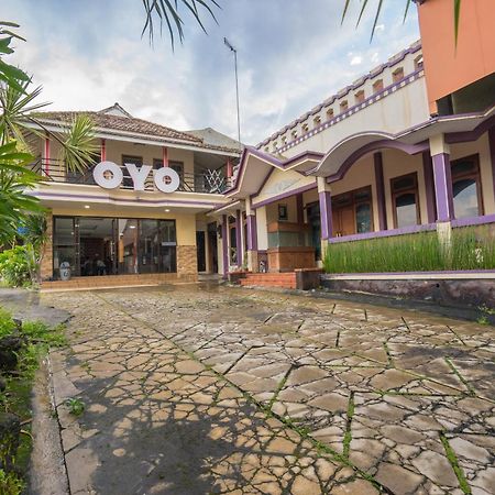 Oyo Bunga Matahari Guest House And Hotel Batu  Eksteriør billede