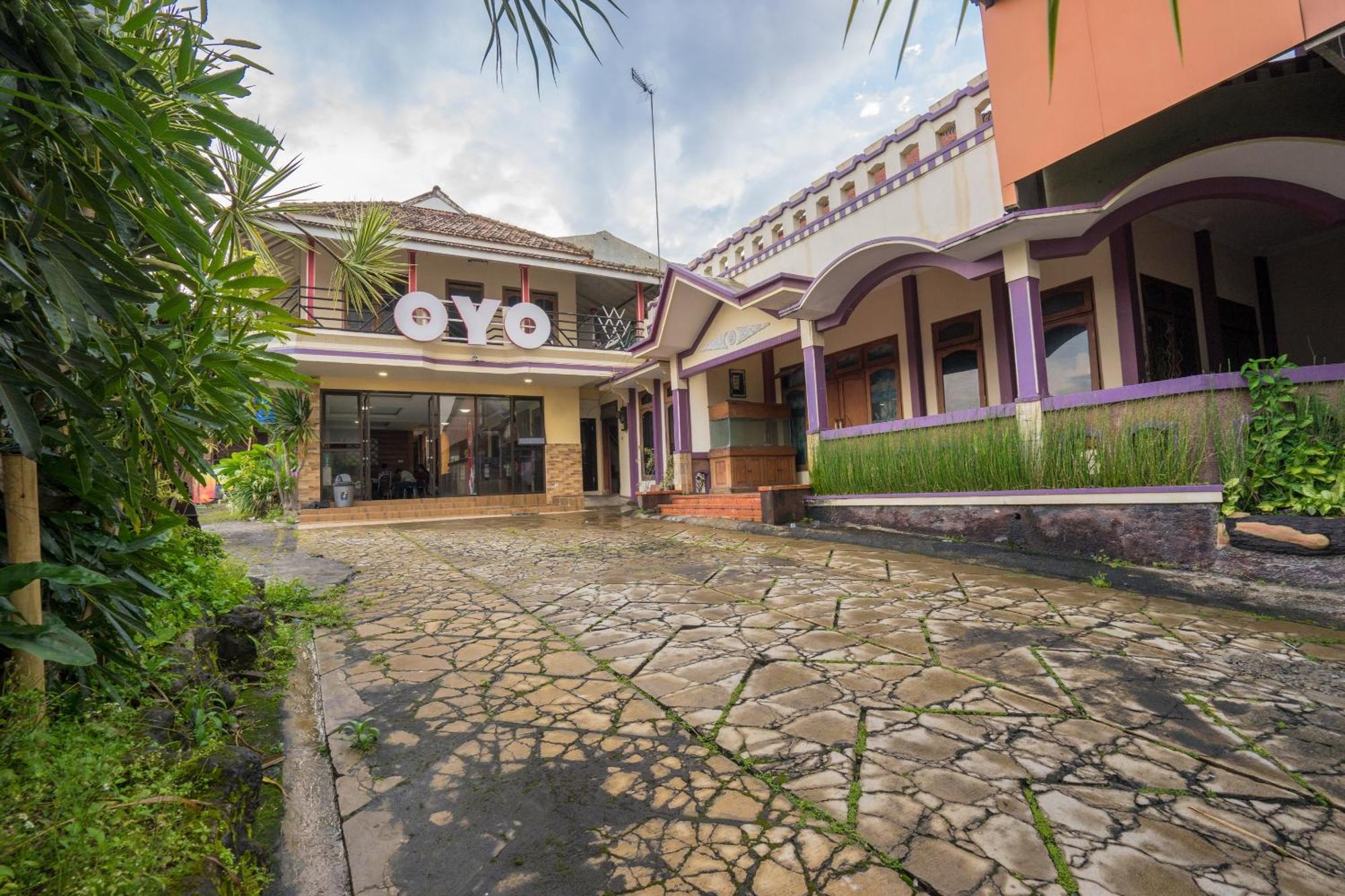 Oyo Bunga Matahari Guest House And Hotel Batu  Eksteriør billede