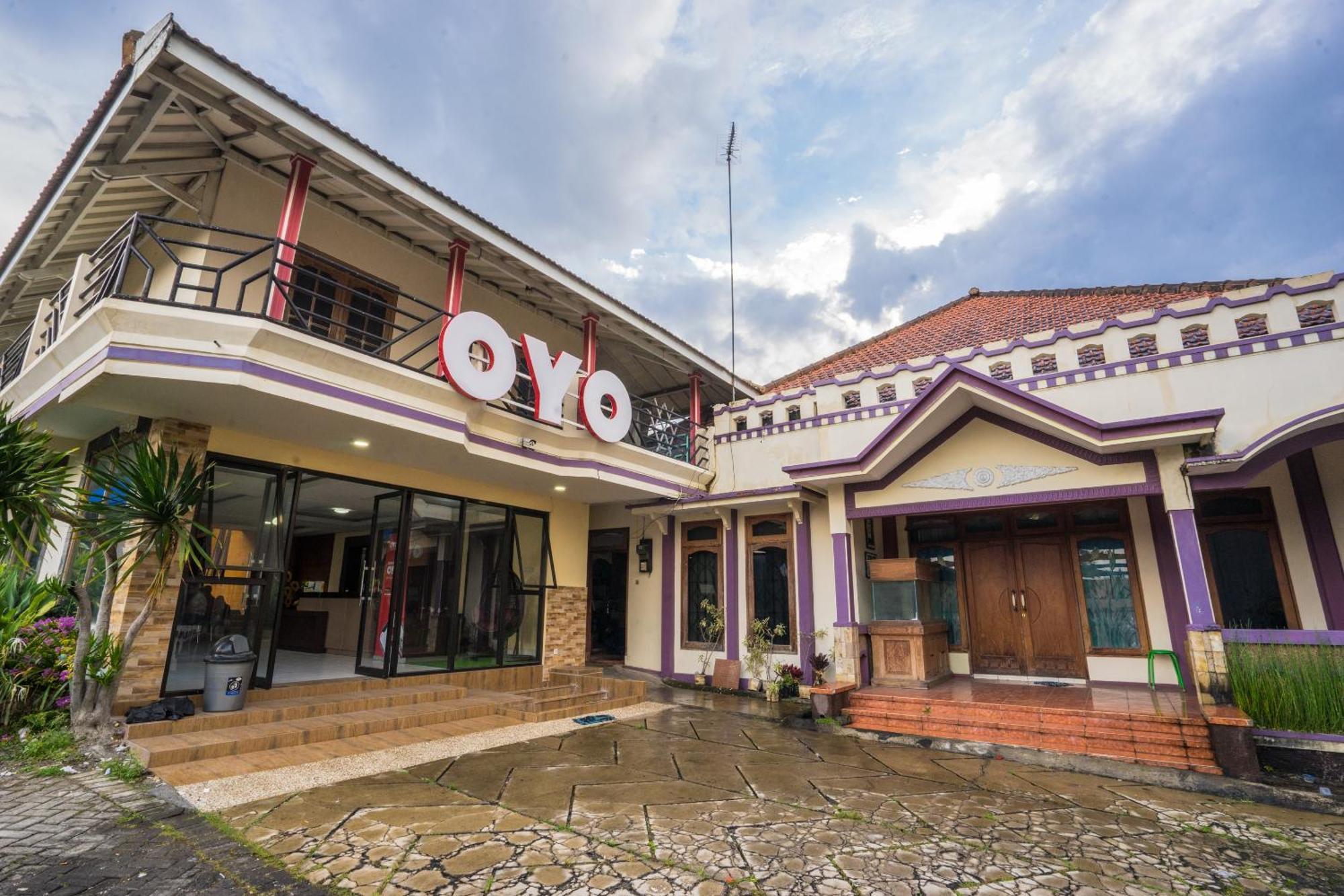 Oyo Bunga Matahari Guest House And Hotel Batu  Eksteriør billede